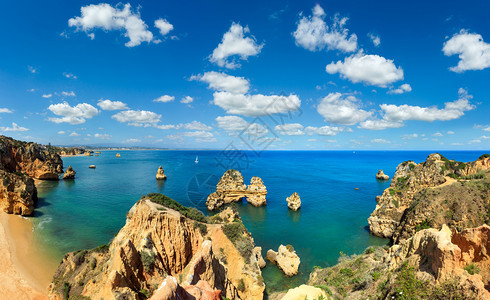Ponta daPiedade(葡萄牙阿尔加夫拉各斯镇沿岸的岩石形成群),多针缝合全景。图片
