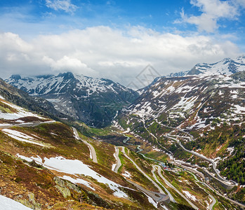 山地蛇纹和高山公路图片