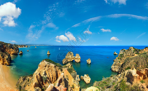 Ponta daPiedade(葡萄牙阿尔加夫拉各斯镇沿岸的岩石形成群),多针缝合全景。图片