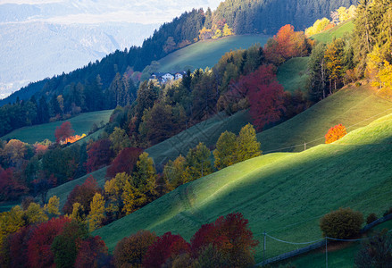 圣马格达莱纳市著名的意大利Dolomites山村周边景象图片