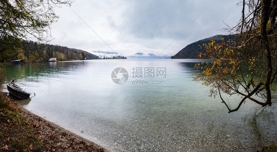 高山秋天横扫雨晚上华肯西湖风景科切尔巴伐利亚德国图片