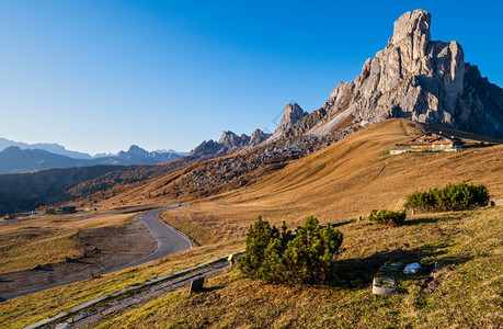 意大利Dolomites山前方的RaGusela岩石图片