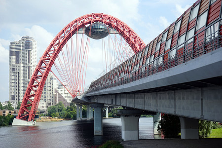 莫斯科俄罗CIRCAJULY2018Picturesque桥又称SerebryannyBor的一座桥莫斯科河沿岸的有线桥是欧洲最图片