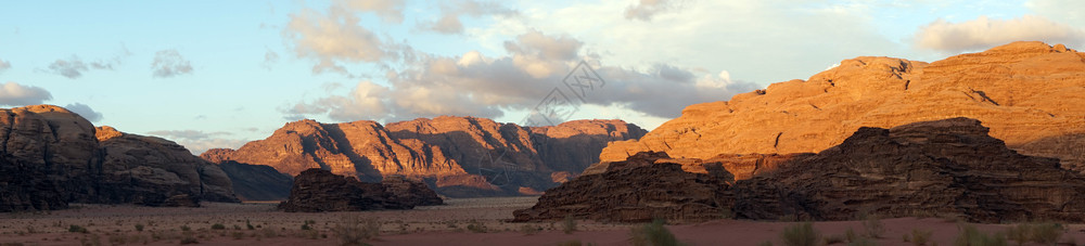 约旦WadiRum沙漠日落图片