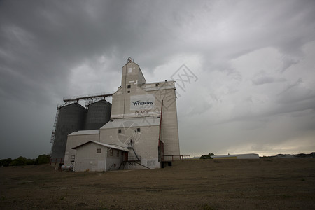 萨斯喀彻温省Prairie风暴云加拿大谷物电梯图片