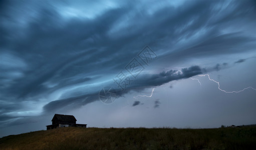 暴风云萨斯喀彻温草原闪电之夜加拿大图片