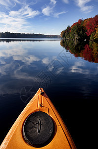 安大略省马斯科卡阿尔冈琴湖秋天的颜色图片