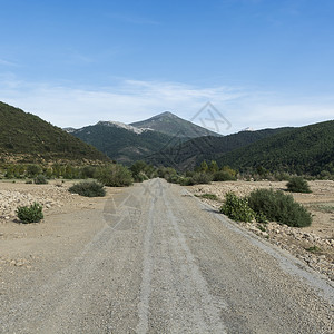 清晨在西班牙的欧洲峰极右碎石路图片