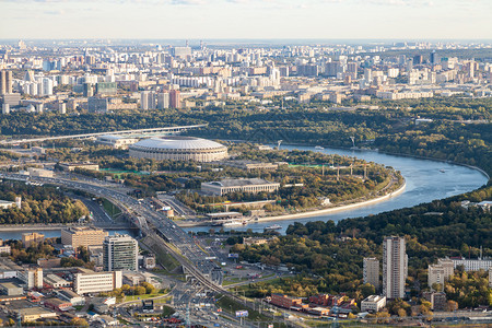 秋天清晨从OKO塔顶的观察甲板从Luzhniki体育场和莫斯科市东南的Luzhniki体育场的空中观察图片