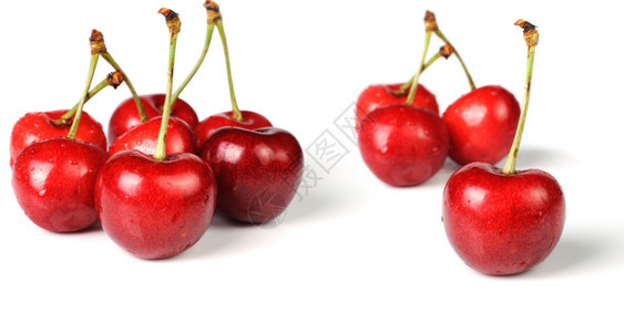 浆果白色背景上多汁的红樱桃白色饮食背景图片