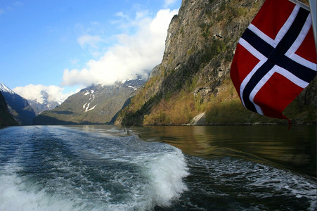 艾于兰火焰和奥附近挪威fjord风景的美丽色观水图片