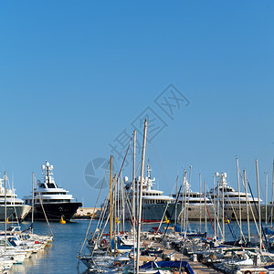 昂贵的在法国安提比斯有大型游艇的港口帆法语图片