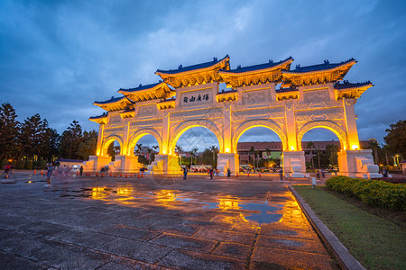 台北市海清介石纪念堂地标夜晚亚洲大厅图片