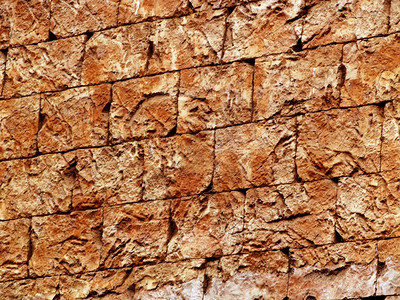 绿色质地凹槽以浅褐色和米黄天然石块为背景的墙壁图片