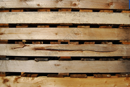木制的工业行一堆木质托盘的详情图片