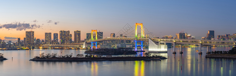 日本东京彩虹大桥夜景图片