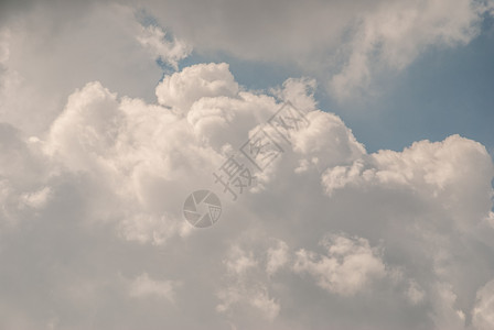 美丽的蓝色天空有云彩背景天空有云自然气候蓝云多的空气色背景图片