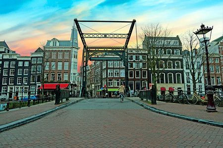 荷兰阿姆斯特丹市日落时的风光图片