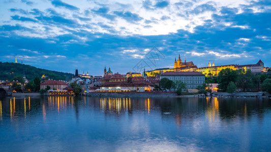捷克布拉格城市夜景风光图片