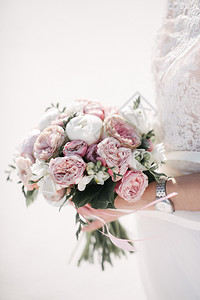 新娘手心里的捧花背景图片