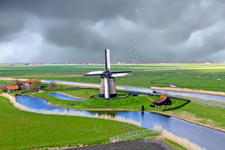 荷兰乡村传统风力风车图片