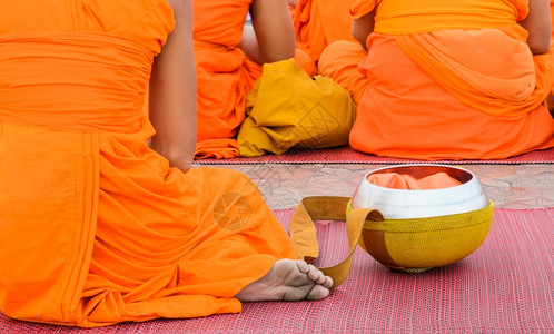 优点佛教和尚亚洲人坐着图片