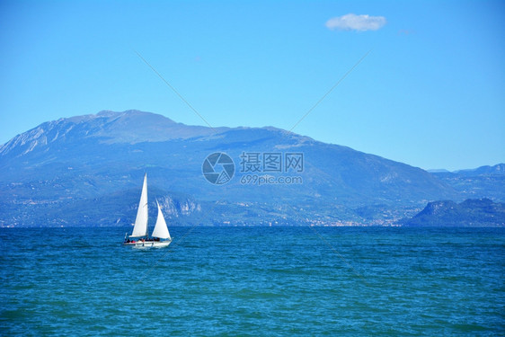 维罗纳德森扎诺尔加达镇意大利湖和游艇风景旅行地标图片