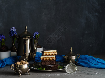 美味巧克力蛋糕和咖啡图片