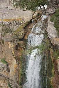 新鲜的断裂盐土瀑布溪环境图片