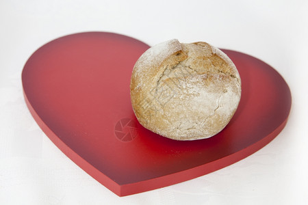 面包上新鲜的小在情人节的心上欲望庆典团结图片