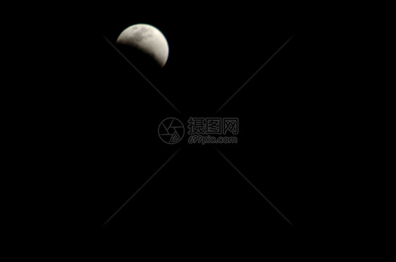 流星夜晚的半月与黑色天空文学卫星图片