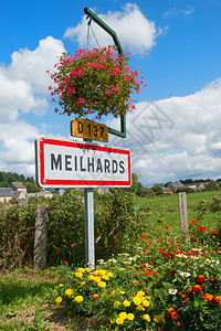 木板典型的法国村有房屋和牧场豪华轿车梅尔哈兹图片