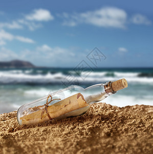 天空信息支撑瓶子里有海滨滩沙的口信瓶子里有图片