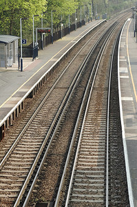 冷清被遗弃的铁路平台英国弯曲图片