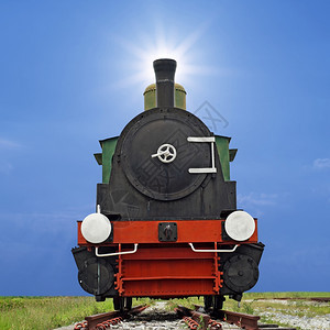 车轮煤炭古老的蒸汽发动机车列日光背景美丽车辆图片
