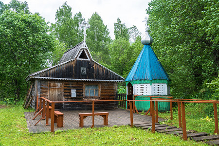 夏天在俄罗斯科托马州Sharinsky区Rozdestvenskoe村附近的Vetluga镇的Abbot位于可文巴纳斯神圣科特罗图片