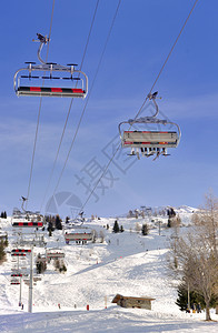 滑雪场的山图片