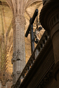 教堂的木十字交叉基督木制的阳光图片
