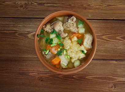 Kotsoppamedklimp瑞典食用的肉和蔬菜汤传统的猪肉美食图片