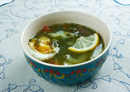kokshourpa乌兹别克汤配小牛肉酢浆草和鸡蛋乌兹别克语洋葱食物图片