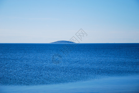 瑞典假期位于波罗的海西德岛奥地岸的蓝色岛屿水中的色岛屿海滩图片