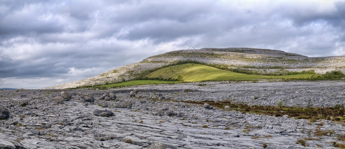 Burren是爱尔兰西北县Clare的喀斯特地貌景观区公园一种国民图片