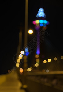 夜间与bokeh的电缆桥模糊图像街道夜晚黑暗的图片