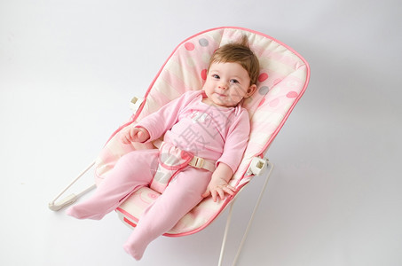白色的快乐身穿粉红色一西装的保镖中美丽快乐女婴脸图片