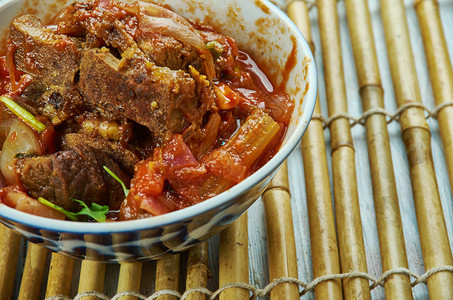 印度人美食拉姆普里库马烹饪穆顿腿煮熟的肉汁锅图片