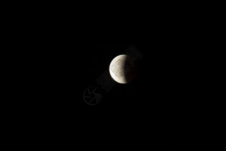 满月有阴影的亮变暗只有半是可见的出去天文学农历图片
