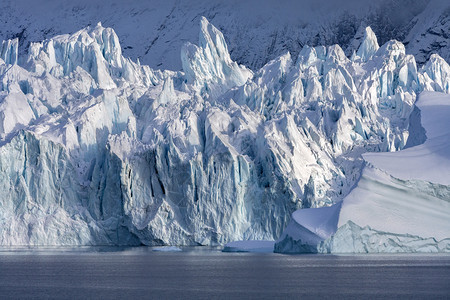 融化景观北极高纬度地区斯瓦尔巴群岛匹茨贝根的Woodfjorden摩纳哥冰川的终点冷冻图片