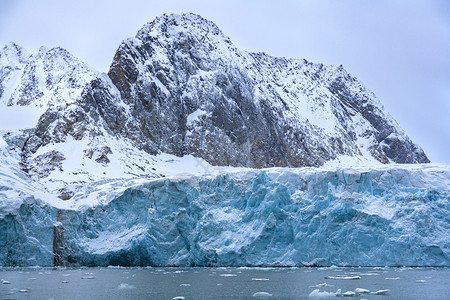 北极高纬度地区斯瓦尔巴群岛匹茨贝根的Woodfjorden摩纳哥冰川的终点旅游偏僻伍德峡湾图片