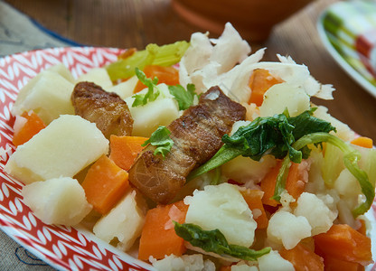 洋葱Brannesnuda猪肉和蔬菜炖瑞典自制烹饪传统各种菜类顶视酱美食图片
