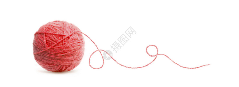 白色背景上孤立的红色线形羊毛丝球红色目的细绳材料图片